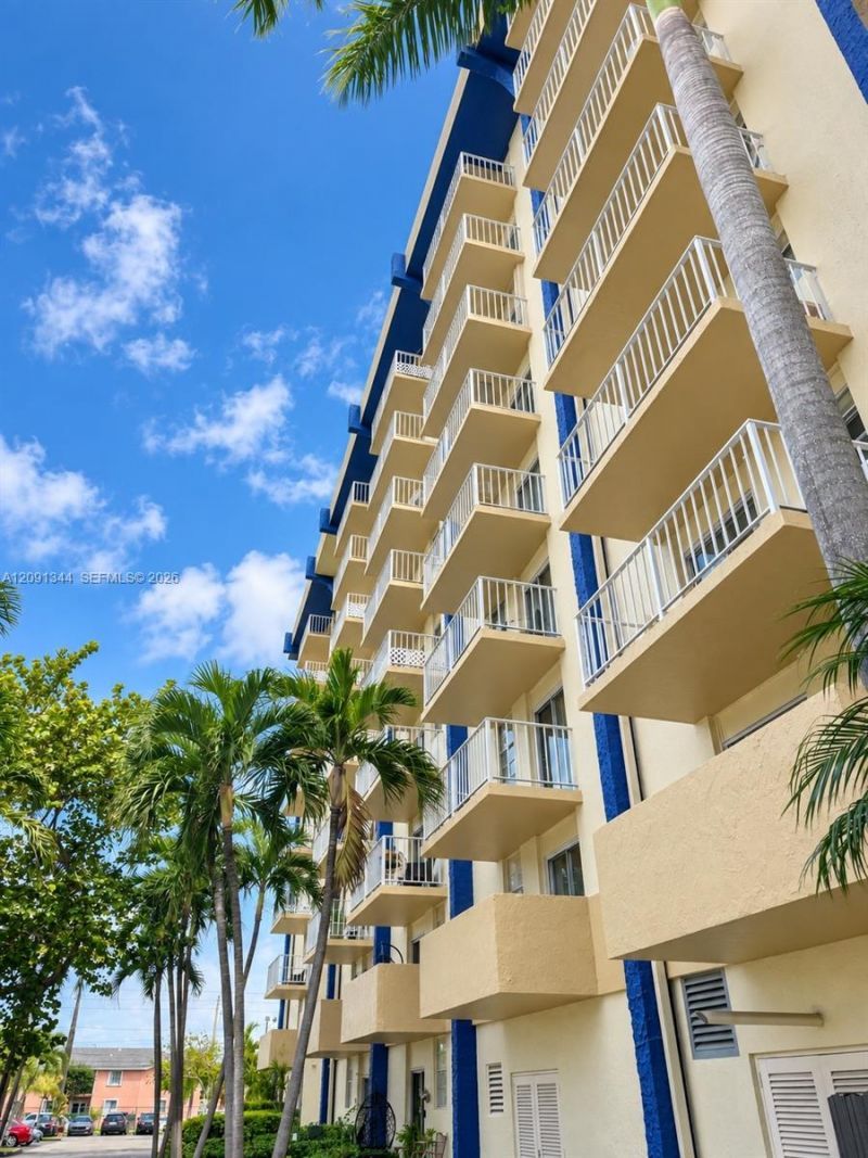 4550 NW 9th St, Unit 901E, Miami, FL 33126 Photo