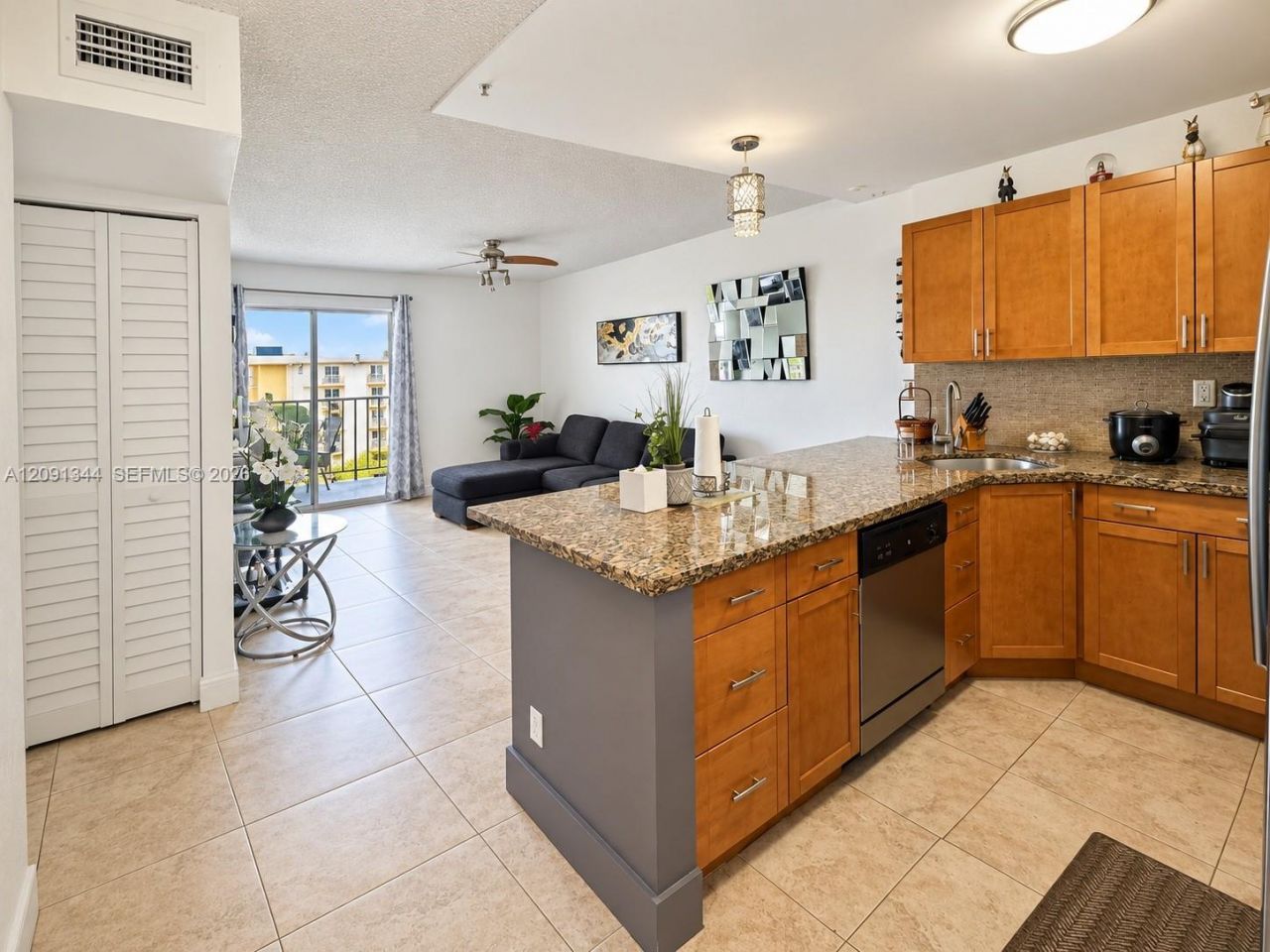 4550 NW 9th St, Unit 901E, Miami, FL 33126 Photo
