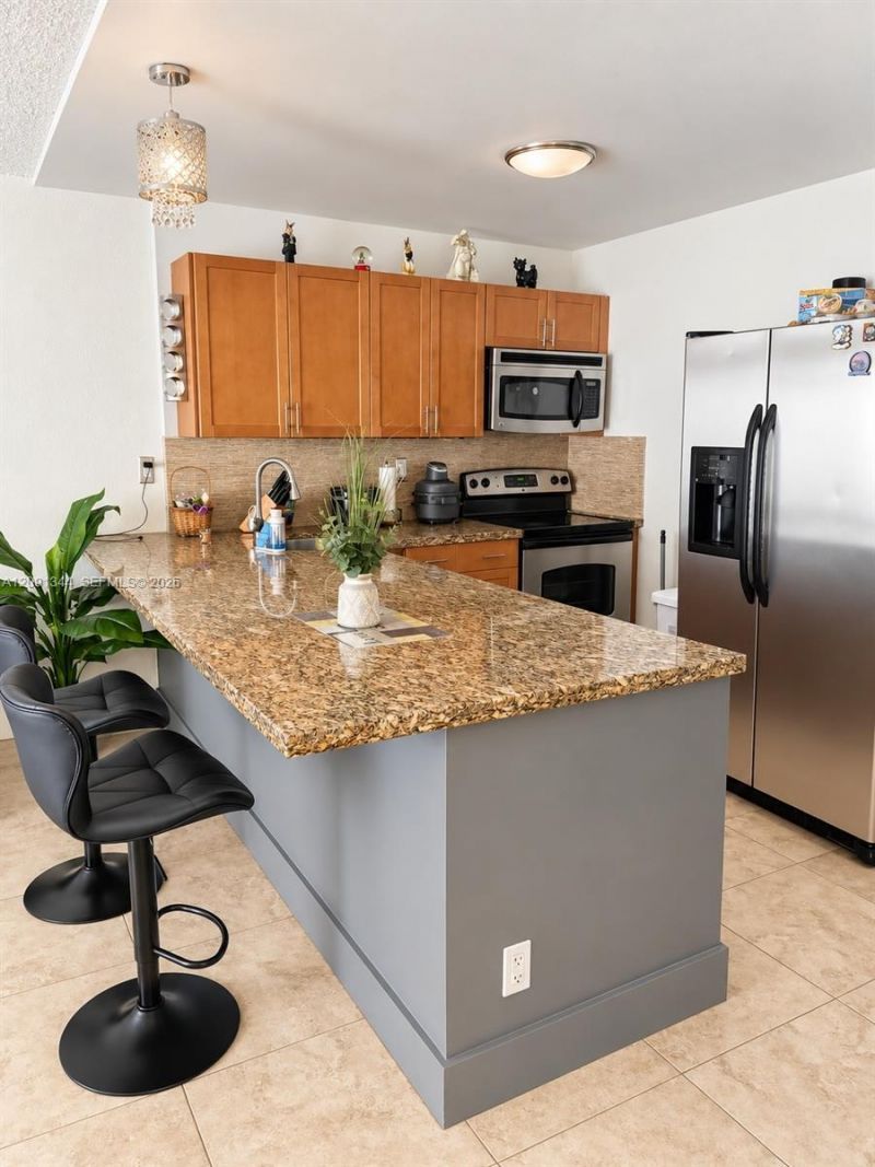 4550 NW 9th St, Unit 901E, Miami, FL 33126 Photo