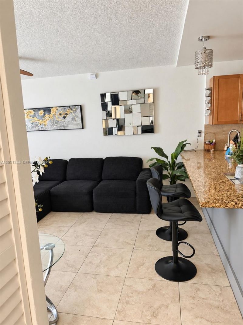 4550 NW 9th St, Unit 901E, Miami, FL 33126 Photo