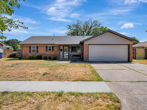 512 E Mission Street, Crowley, TX 76036