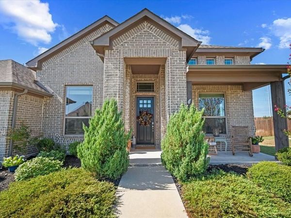 136 Sapphire Lane , Waxahachie, TX 75165