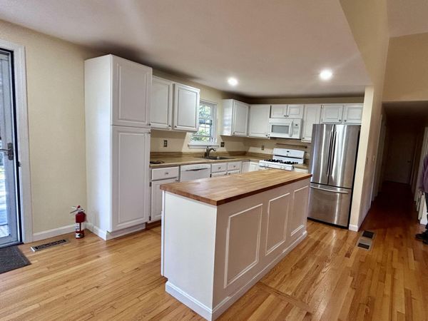 17 Worcester Lane , Hyannis, MA 02601