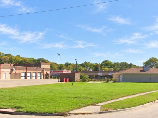 320 & 320 1/2 W 26th St., Sioux City, IA 51104