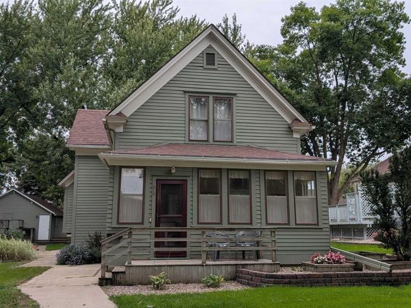 215 1ST AVE SE, Sioux Center, IA 51250