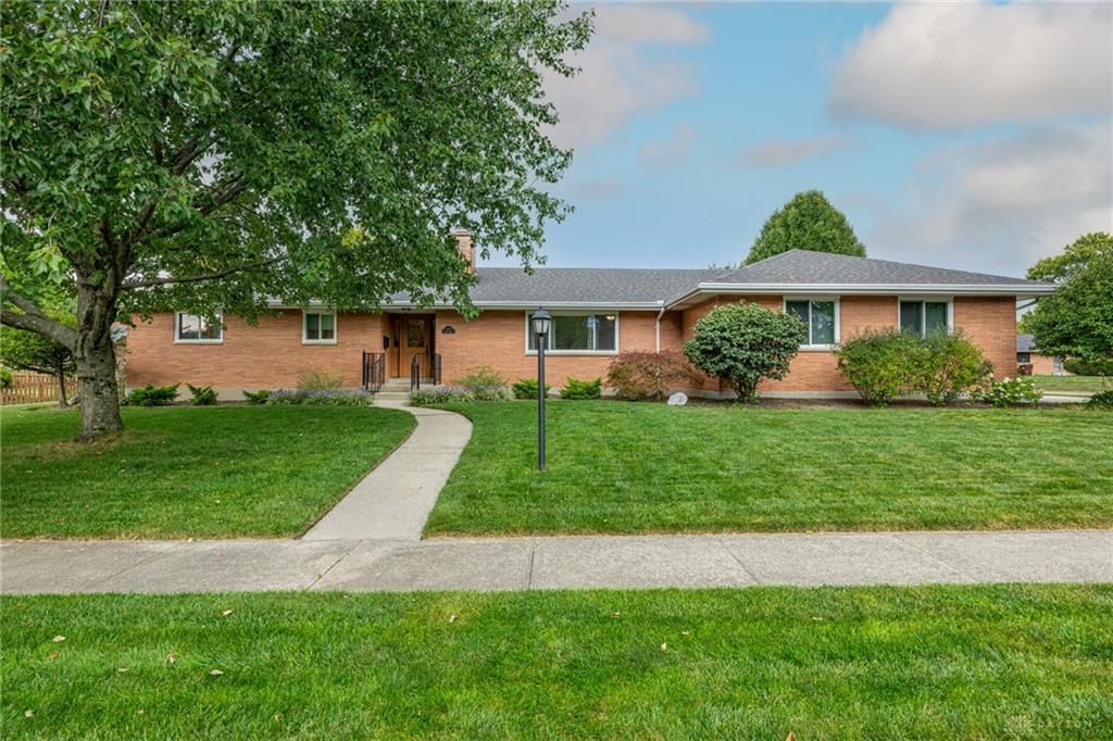 829 Lovetta Drive, Kettering, OH 45429 Main Photo