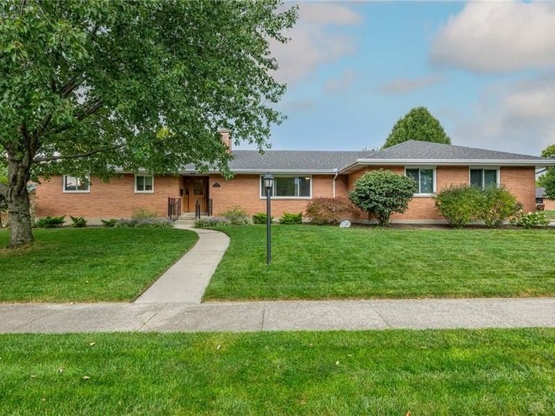 829 Lovetta Drive, Kettering, OH 45429 Photo 1