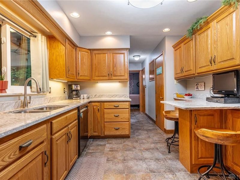 829 Lovetta Drive, Kettering, OH 45429 Photo 12