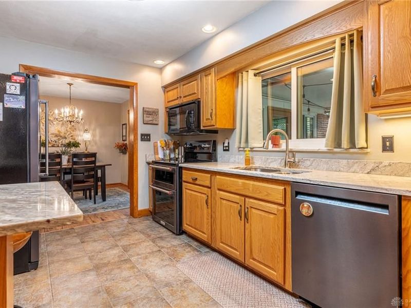 829 Lovetta Drive, Kettering, OH 45429 Photo 13