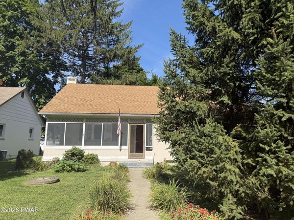 1 Dervend Circle , Matamoras, PA 18336