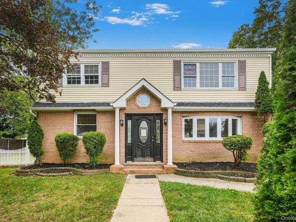 1565 10th Street , West Babylon, NY 11704