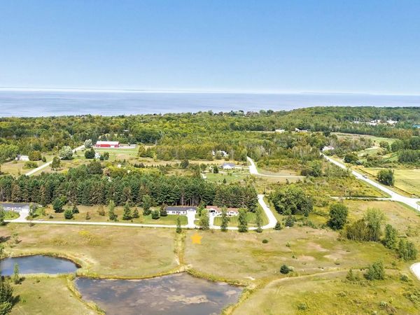 N SUMMERSET CIRCLE, Sturgeon Bay, WI 54235