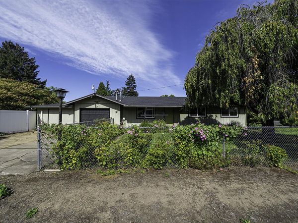 2554 Stearns Way, Medford, OR 97501