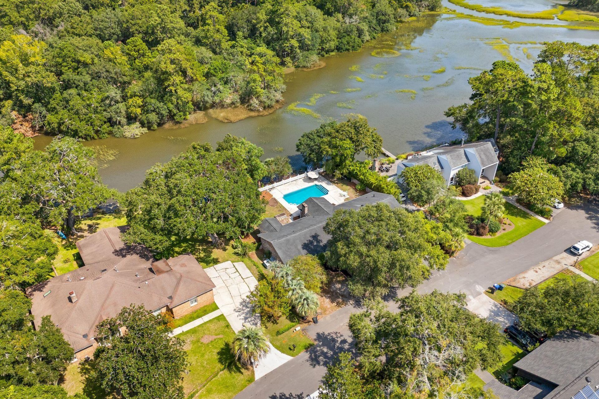 33 Town Creek Drive Photo 1