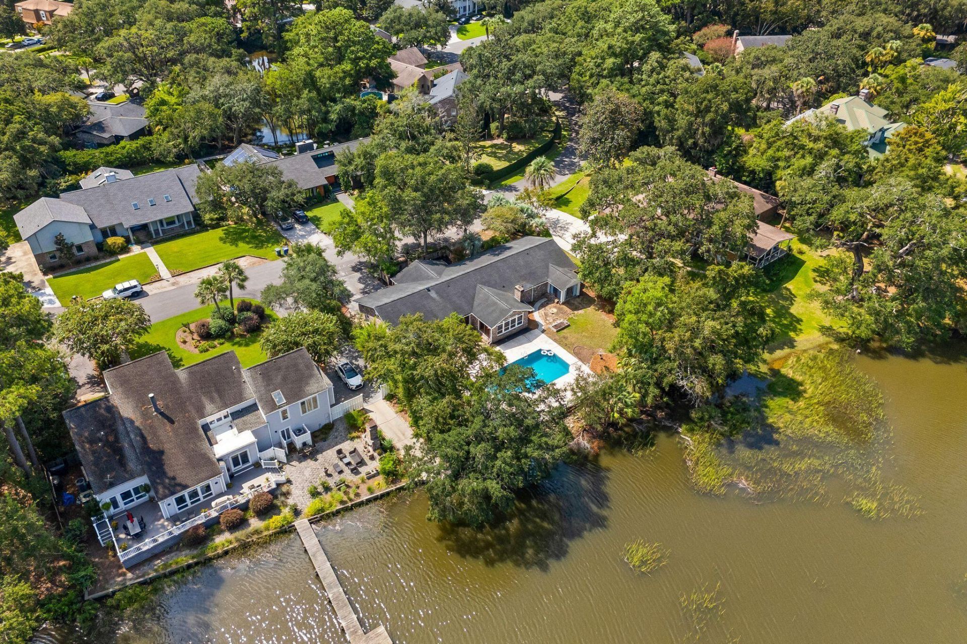 33 Town Creek Drive Photo 3