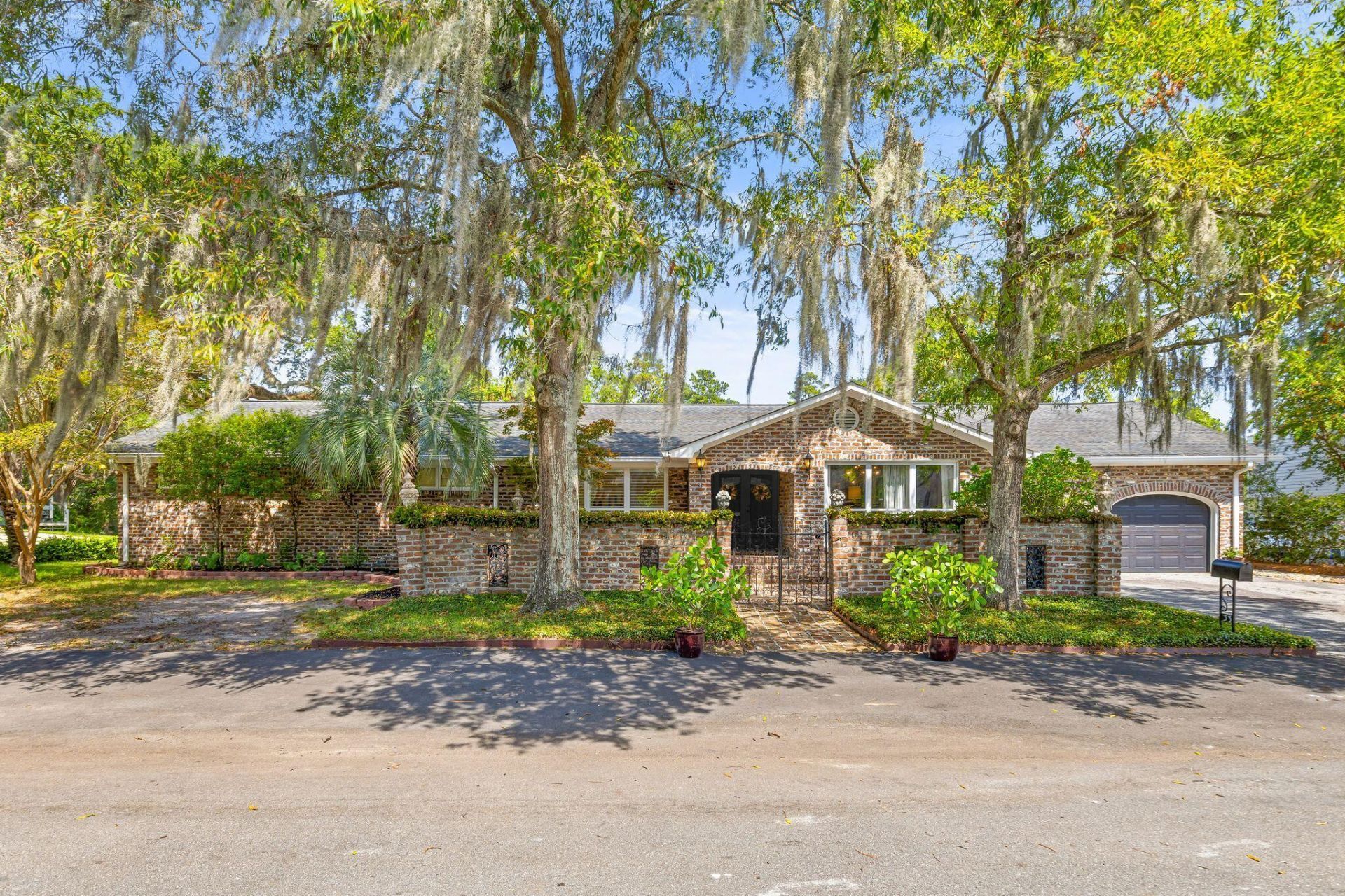 33 Town Creek Drive Photo 5