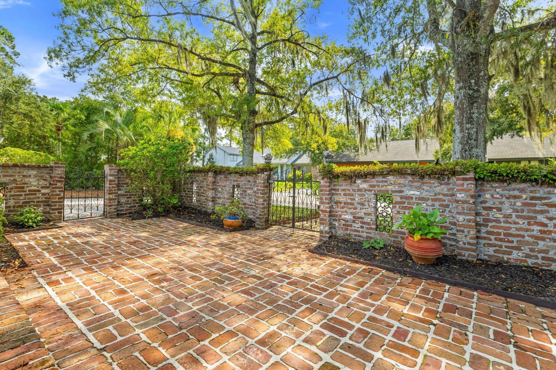 33 Town Creek Drive Photo 9