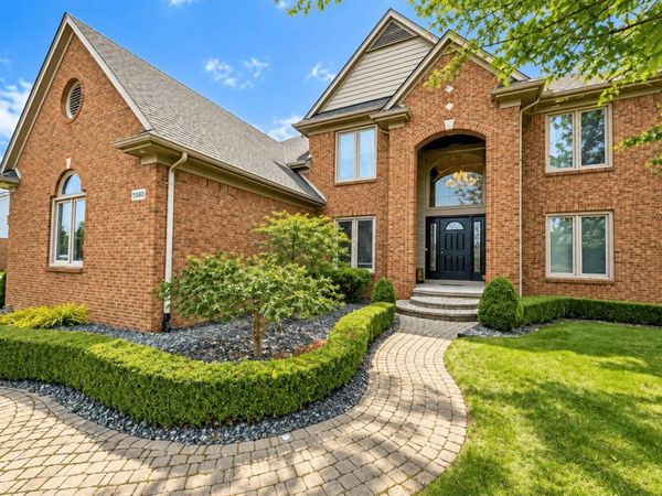 56360 Kirkridge Trail, Shelby Twp, MI 48316