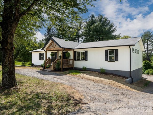 21 W Chapel Road , Asheville, NC 28803