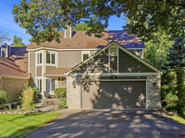 142 Wildwood Bay Drive, Mahtomedi, MN 55115
