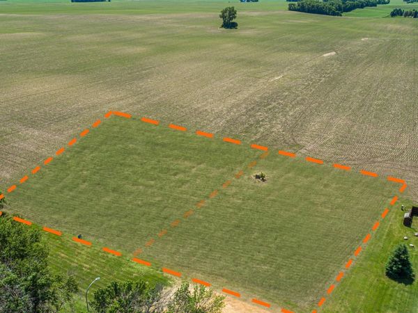 120 & 124 Kaukis Drive , Le Sueur, MN 56058