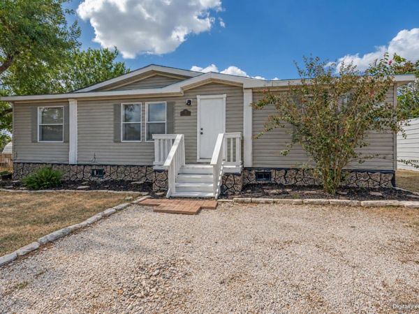 141 Davie LN, Marion, TX 78124