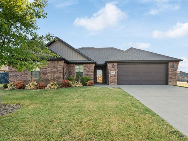 1800 SW Brompton Street , Bentonville, AR 72713