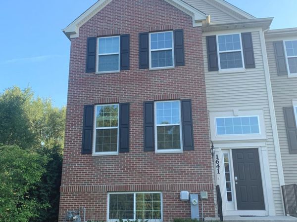 1641 Deer Pointe Drive , South Elgin, IL 60177
