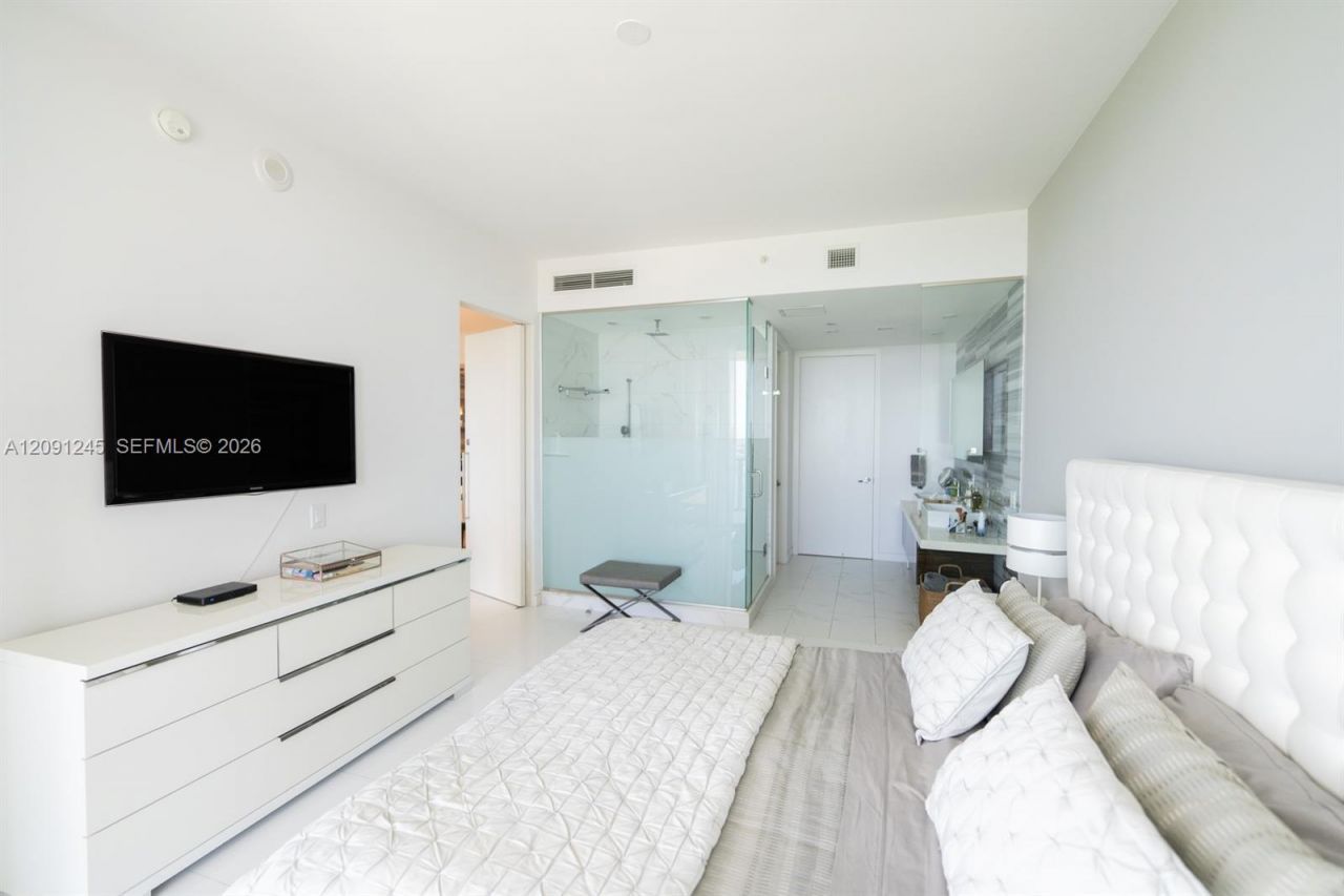 1100 Biscayne Blvd , Unit 3302, Miami, FL 33132 Photo