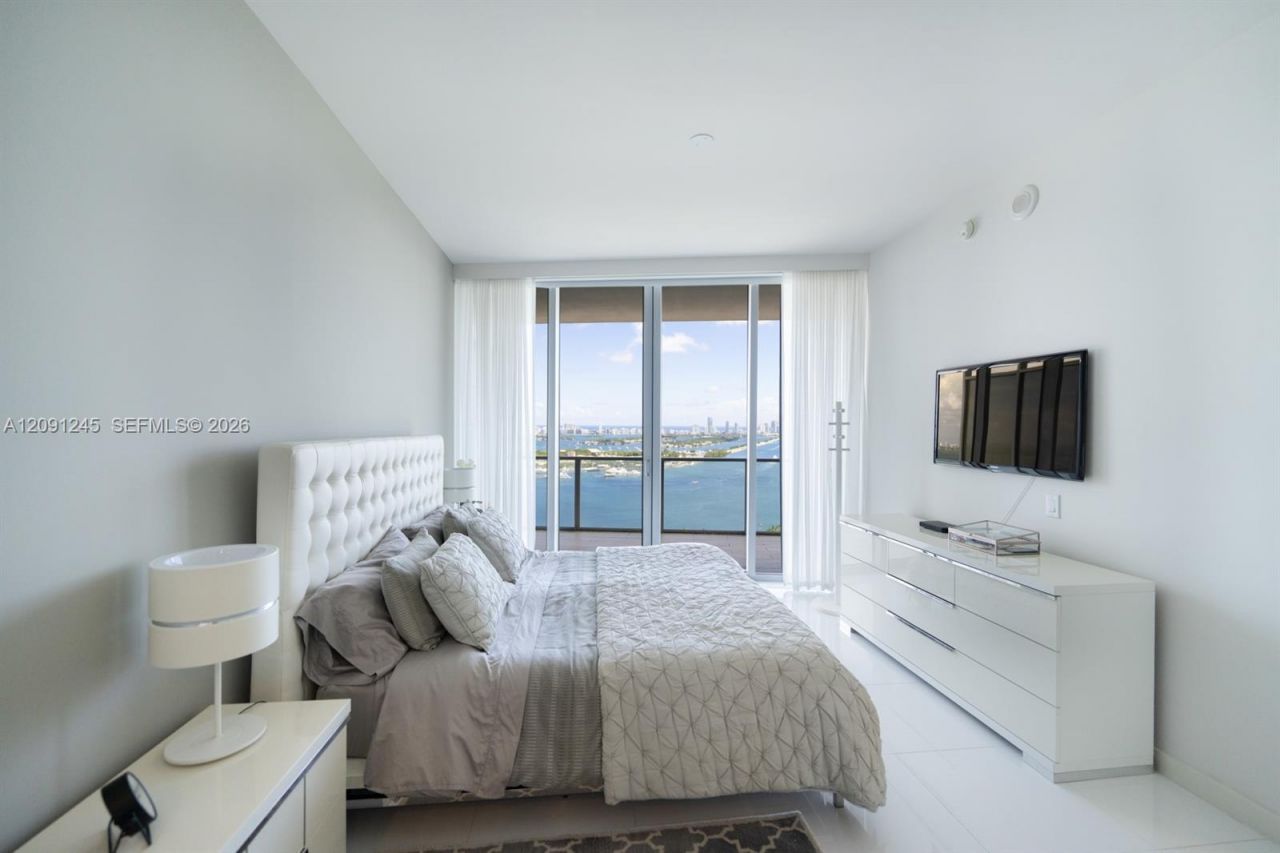1100 Biscayne Blvd , Unit 3302, Miami, FL 33132 Photo