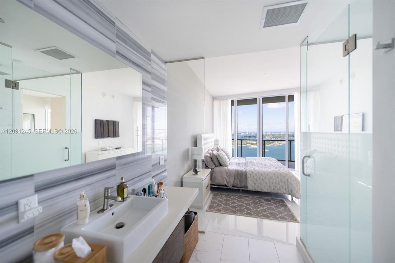 1100 Biscayne Blvd , Unit 3302, Miami, FL 33132 Photo
