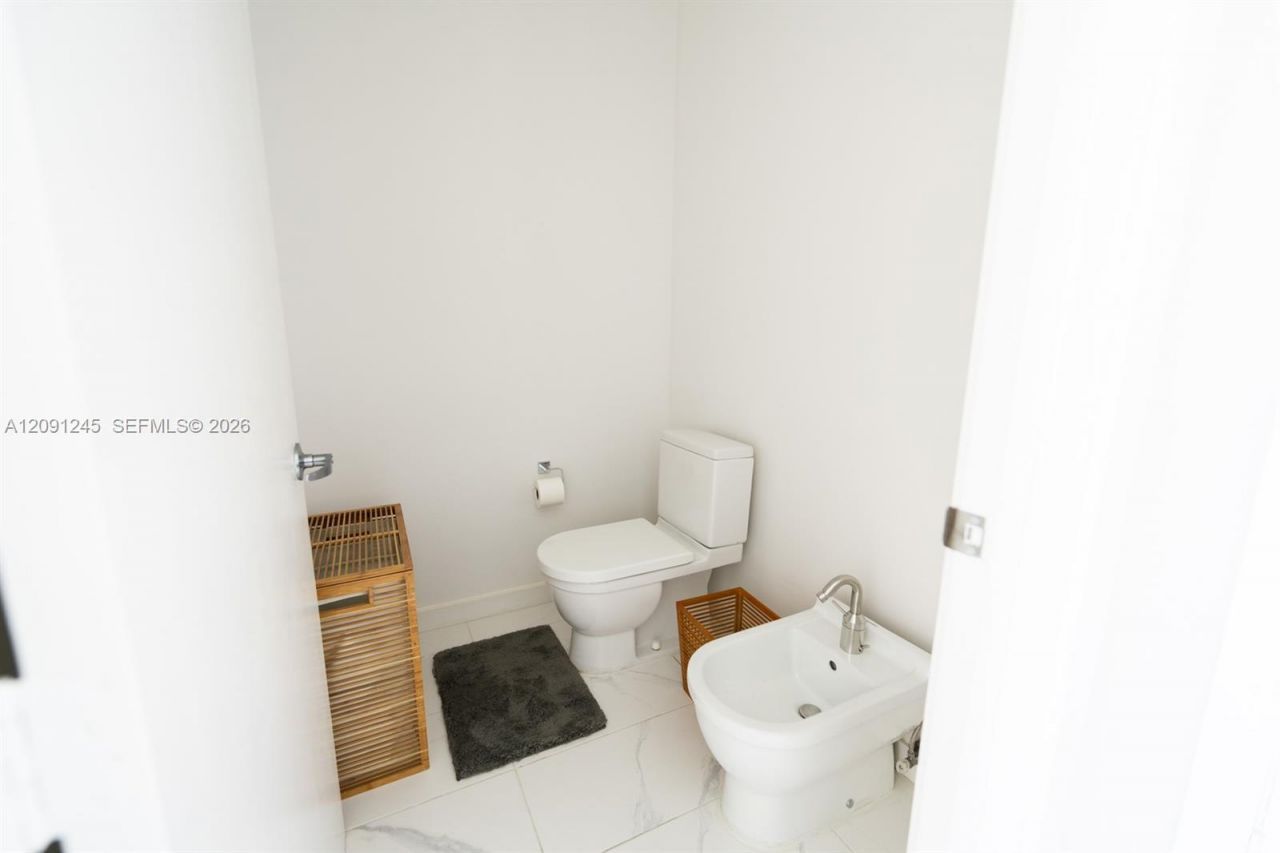 1100 Biscayne Blvd , Unit 3302, Miami, FL 33132 Photo