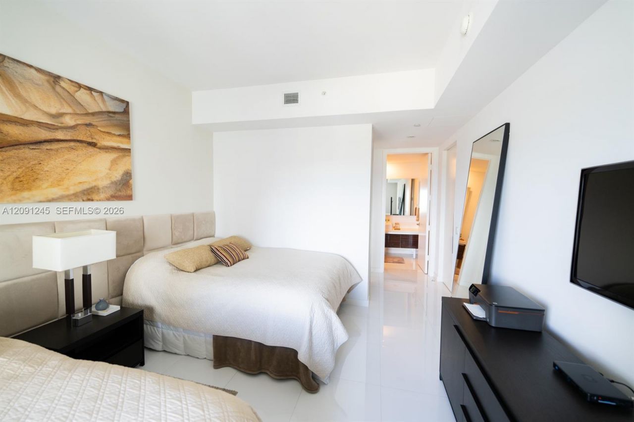 1100 Biscayne Blvd , Unit 3302, Miami, FL 33132 Photo