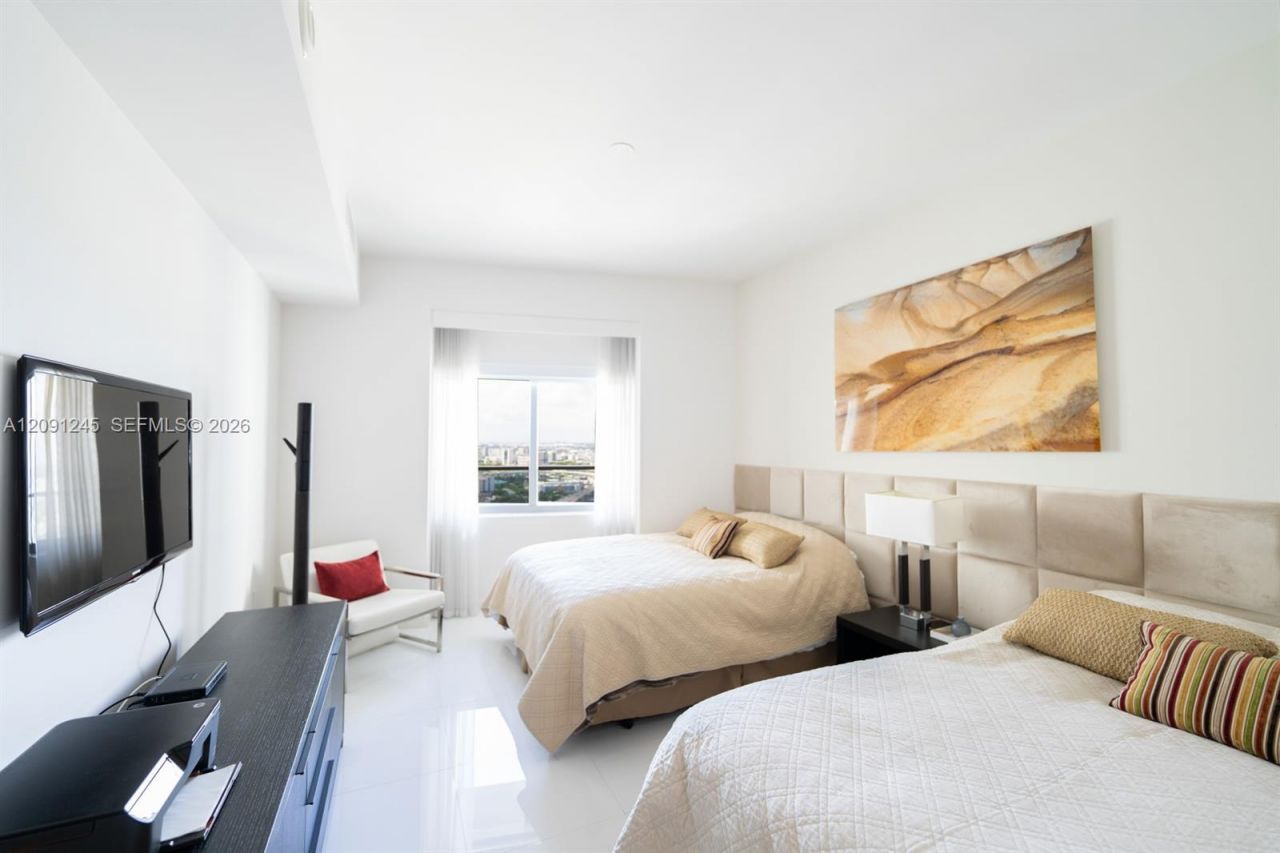 1100 Biscayne Blvd , Unit 3302, Miami, FL 33132 Photo