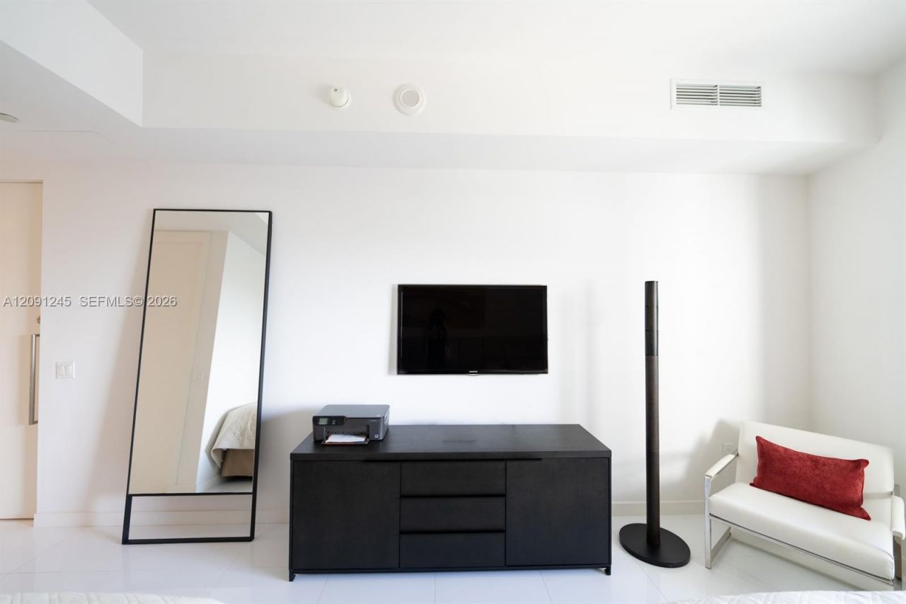 1100 Biscayne Blvd , Unit 3302, Miami, FL 33132 Photo