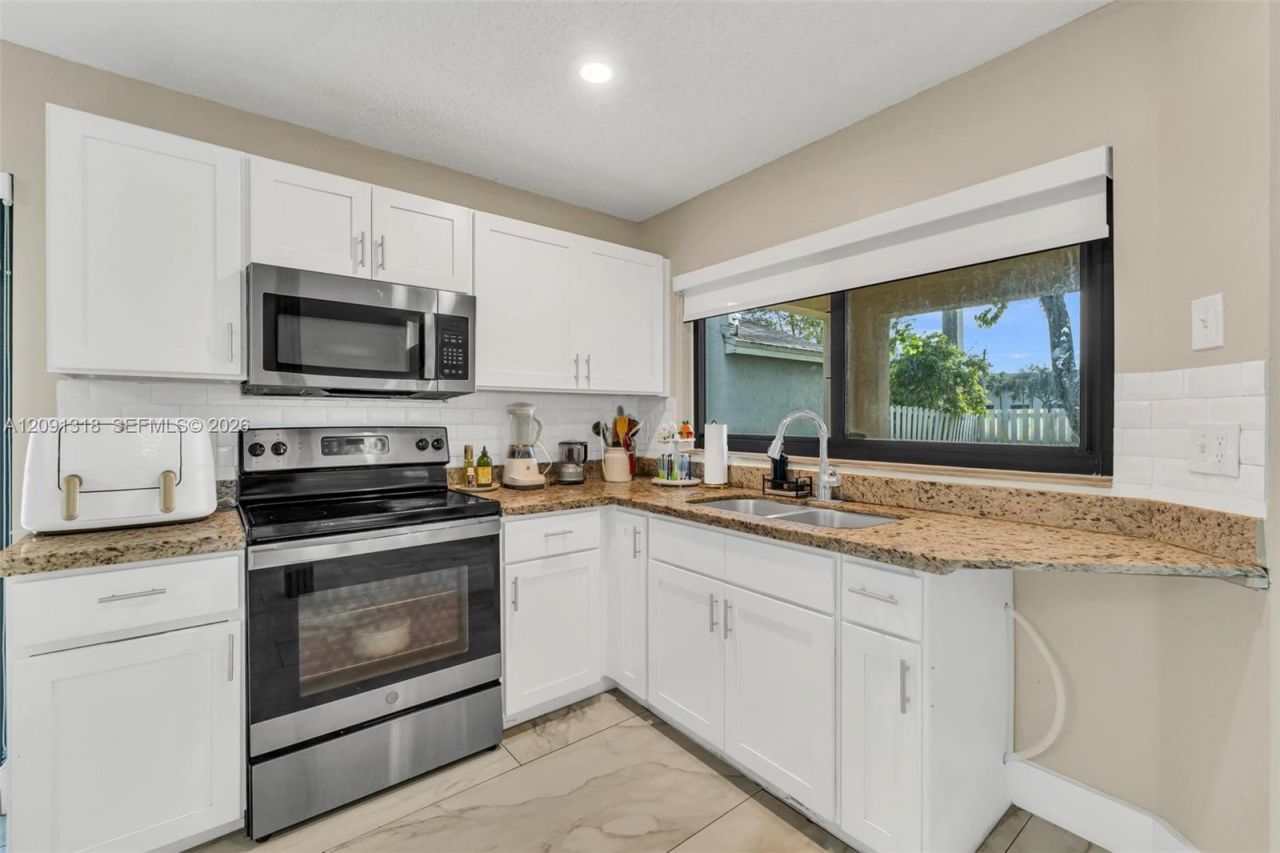 2836 W River Run Cir W , Miramar, FL 33025 Photo