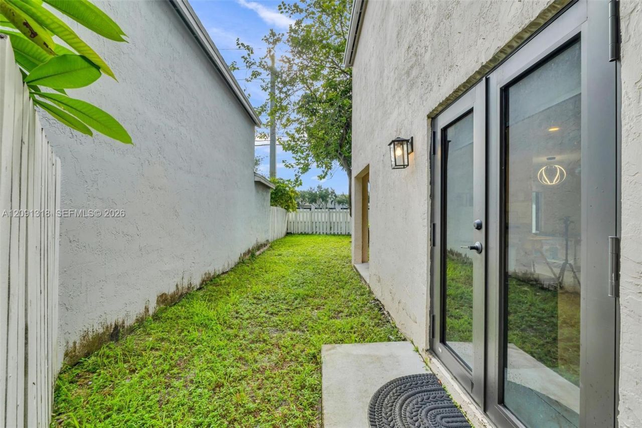 2836 W River Run Cir W , Miramar, FL 33025 Photo