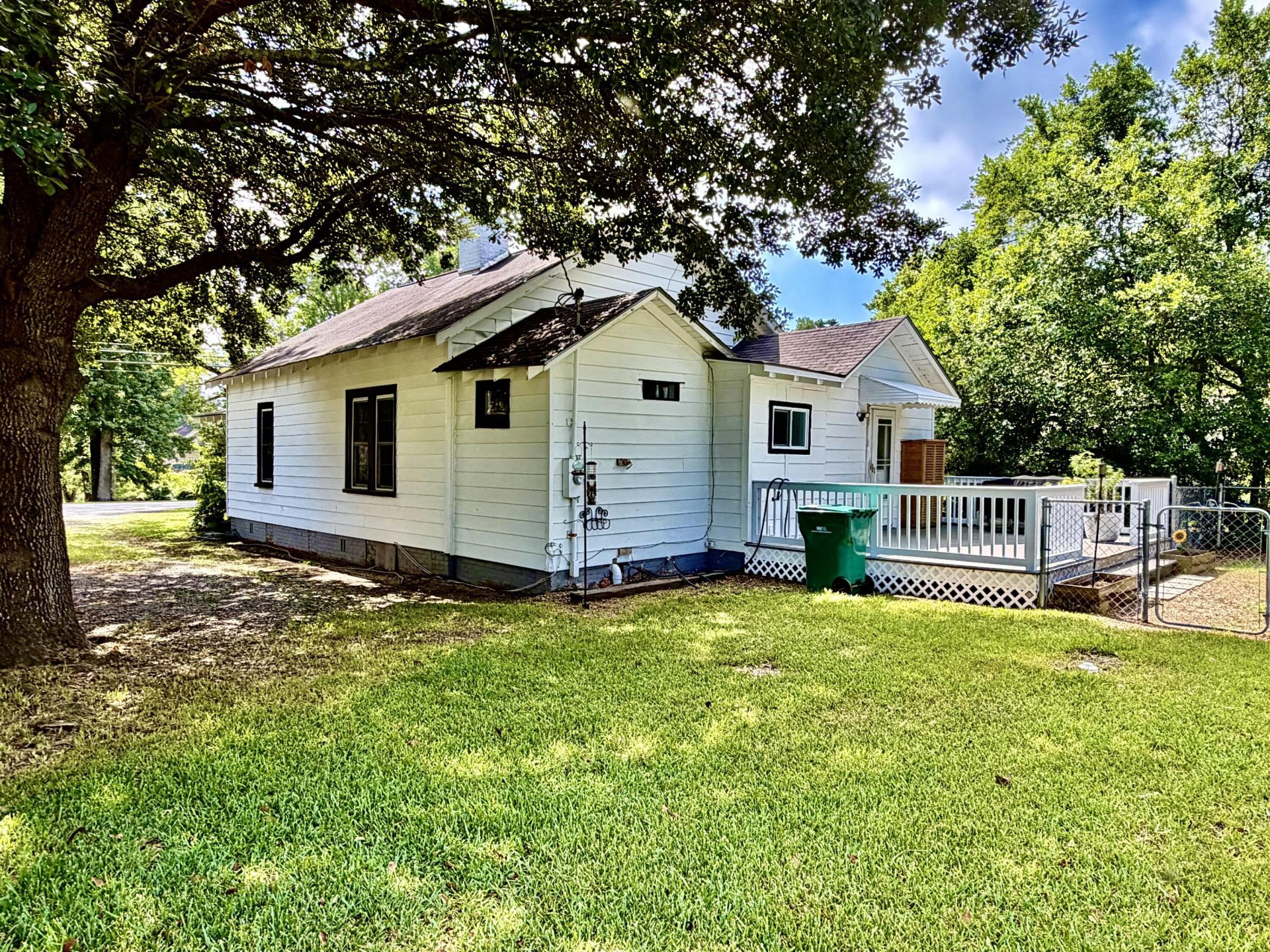 2408 E Cleveland Street Photo 30
