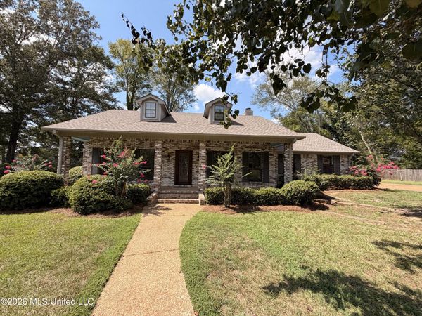 16 Fawn Grove, Jackson, MS 39212