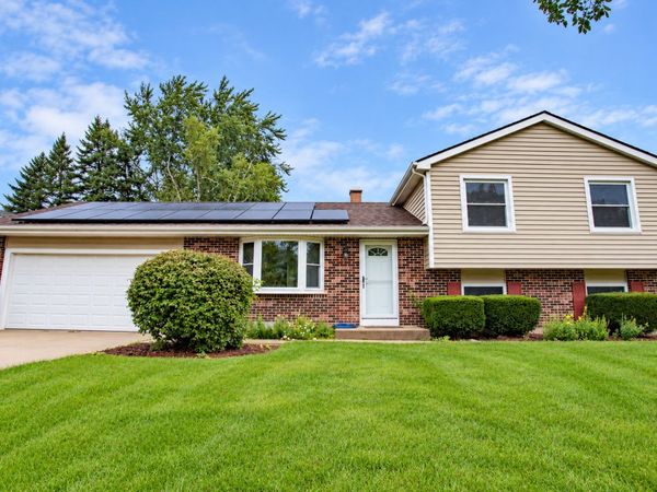 5112 W Greenbrier Drive , McHenry, IL 60050