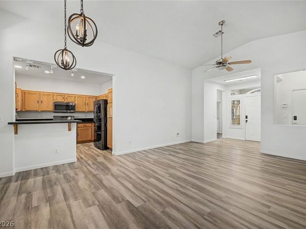10512 Courtney Cove Avenue , Las Vegas, NV 89144