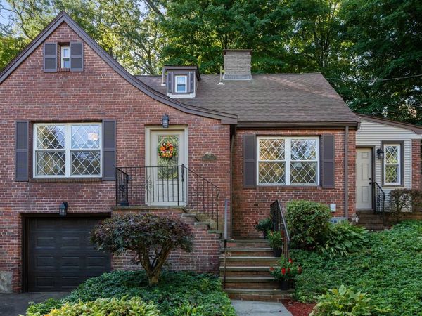 122 Austin St, Newton, MA 02460