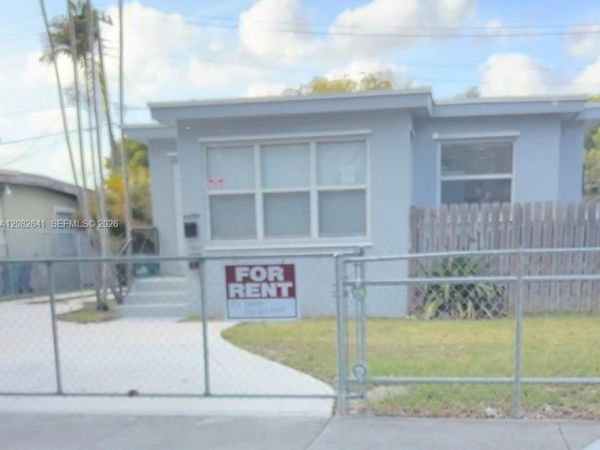 10783 SW 6th St , Sweetwater, FL 33174