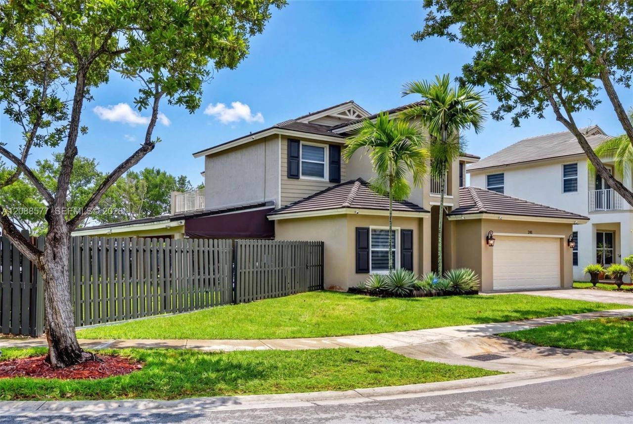 241 NE 33rd Ter , Homestead, FL 33033 Main Photo