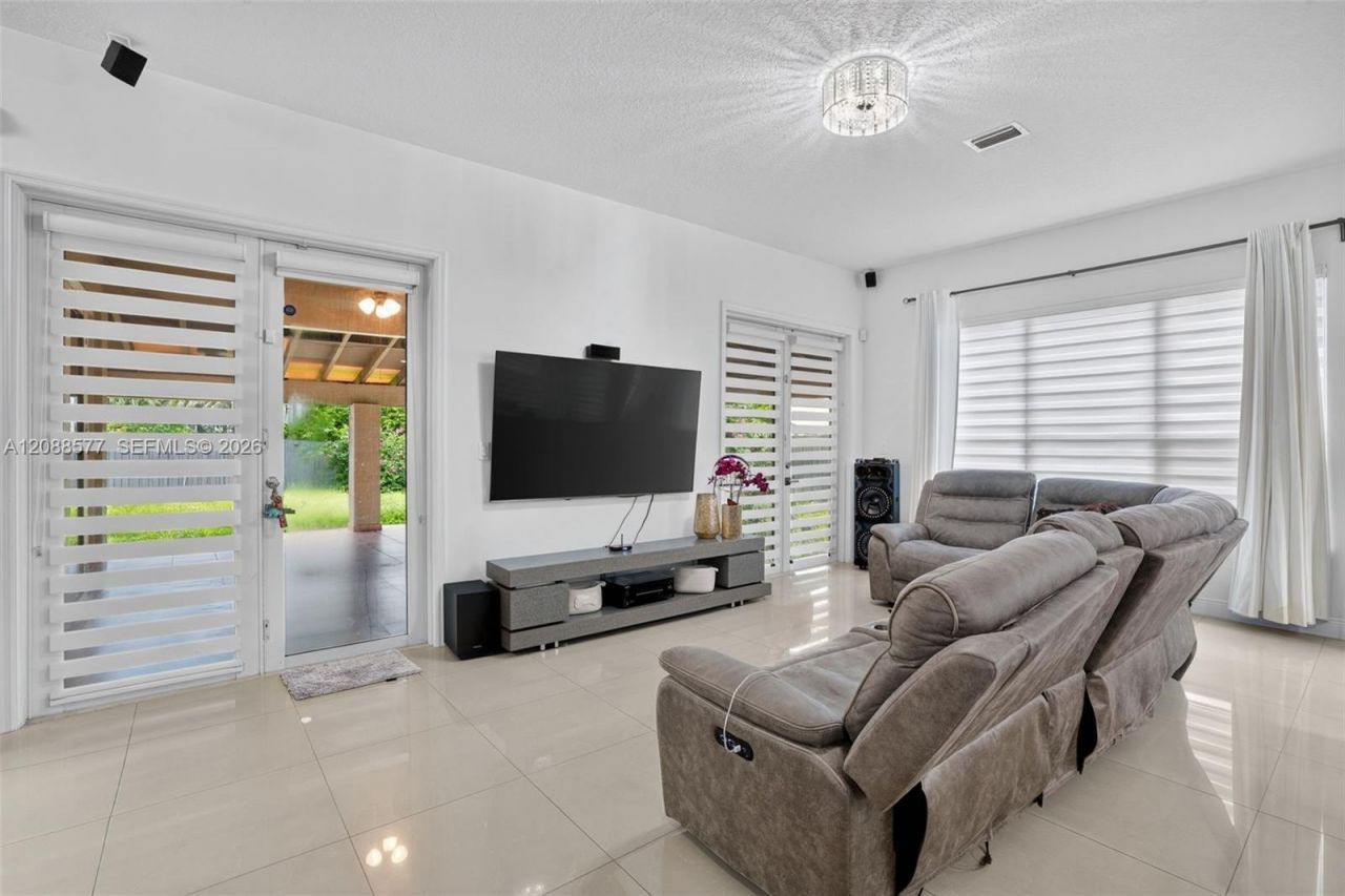 241 NE 33rd Ter, Homestead, FL 33033 Photo