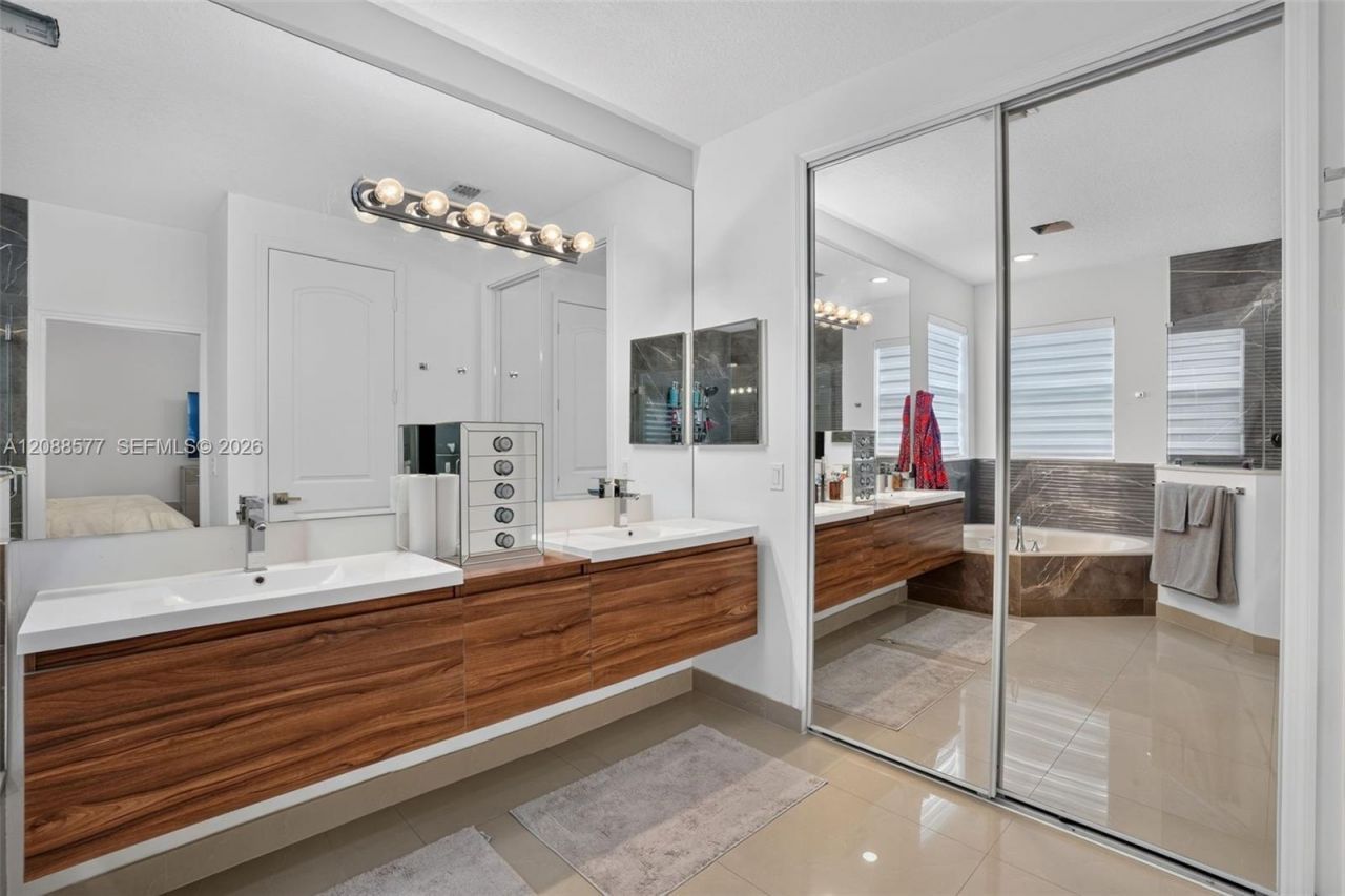241 NE 33rd Ter, Homestead, FL 33033 Photo