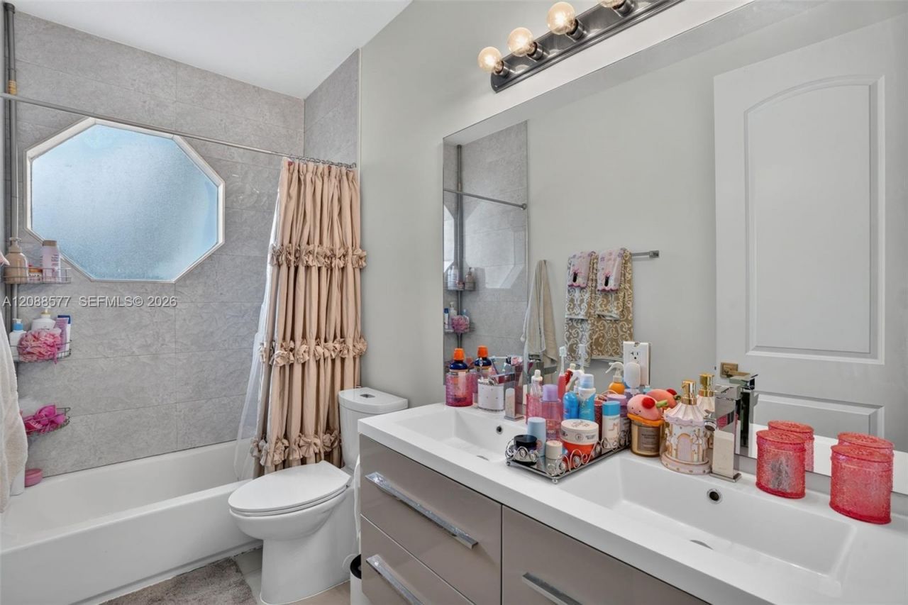 241 NE 33rd Ter, Homestead, FL 33033 Photo