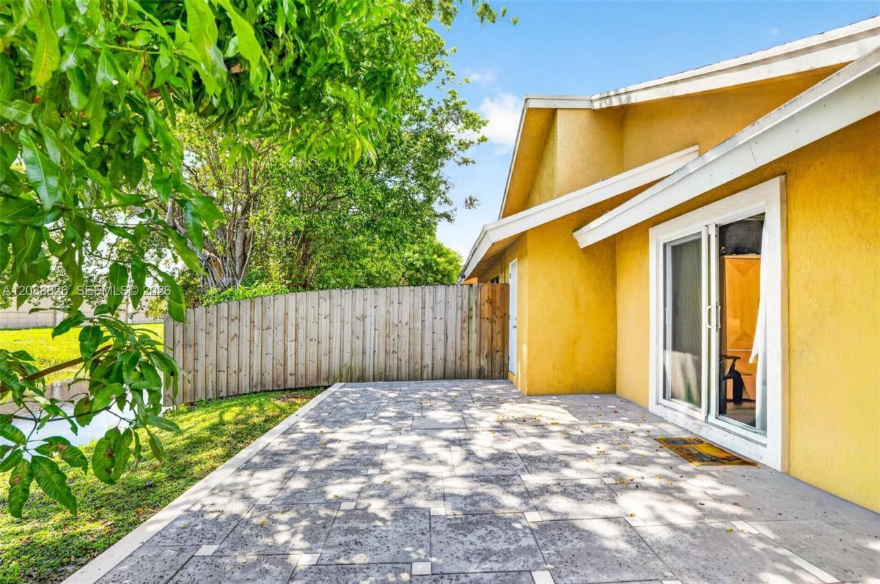 7424 SW 14th Pl, North Lauderdale, FL 33068 Photo