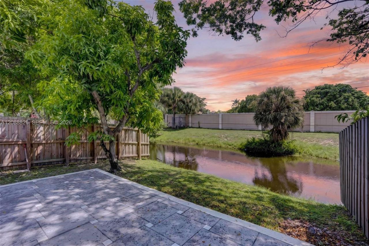 7424 SW 14th Pl, North Lauderdale, FL 33068 Photo