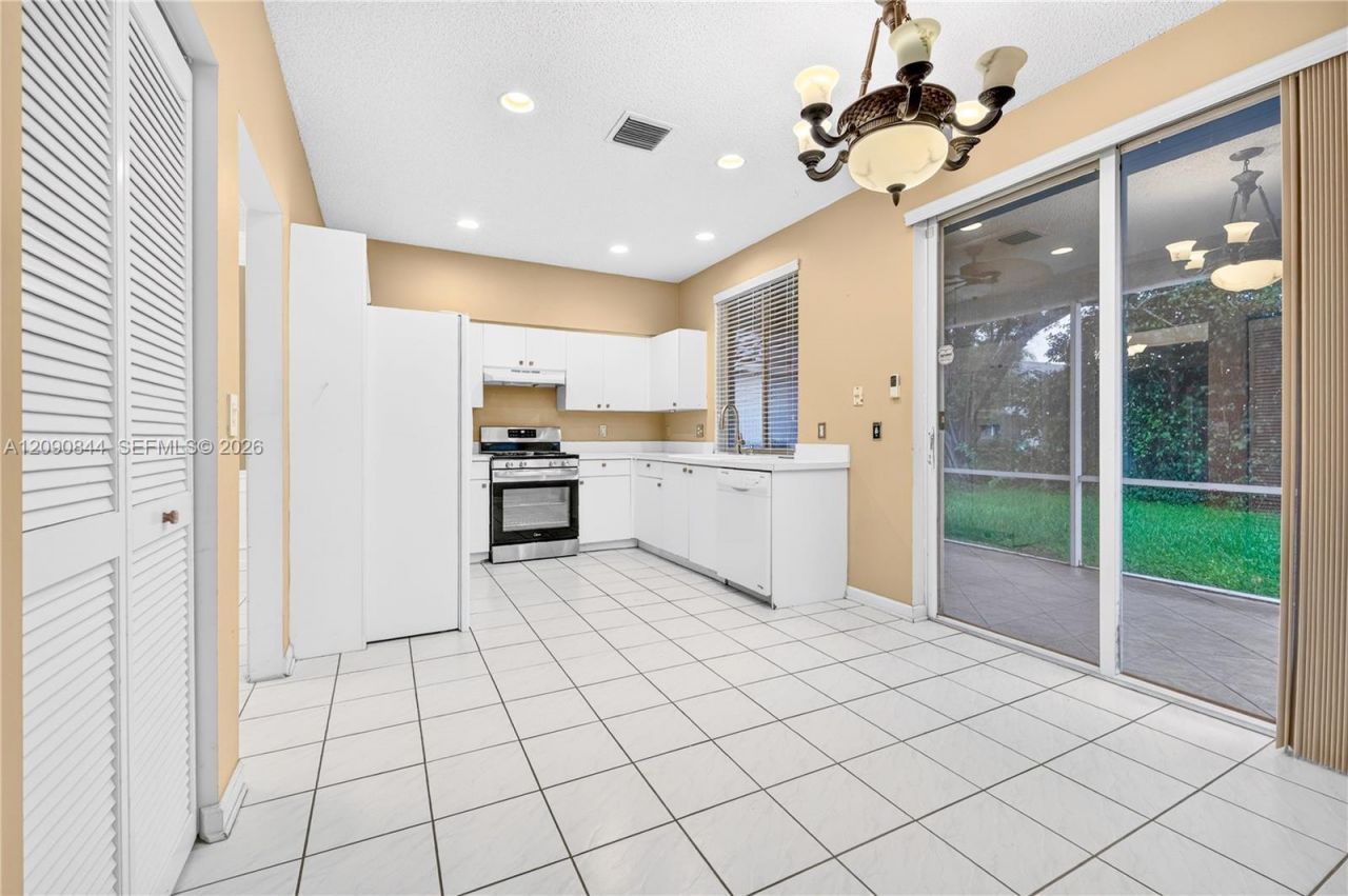5868 N Plum Bay Pkwy, Unit 5868, Tamarac, FL 33321 Photo
